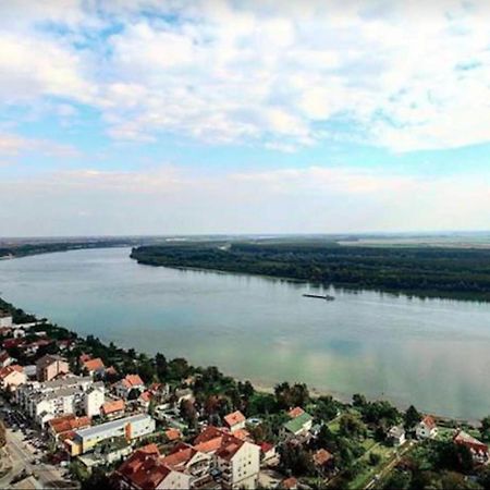 Prenociste Dunav Novi Banovci Екстериор снимка