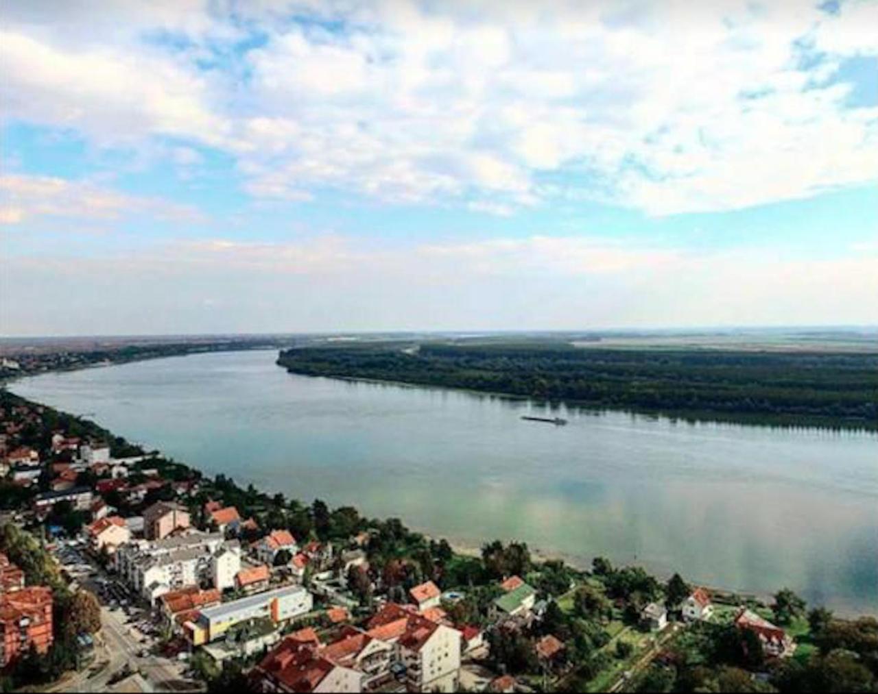 Prenociste Dunav Novi Banovci Екстериор снимка